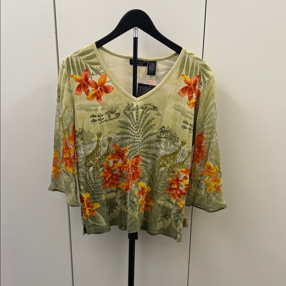 Le Mieux Floral V-Neck 3/4 Sleeve Top - Green and Orange